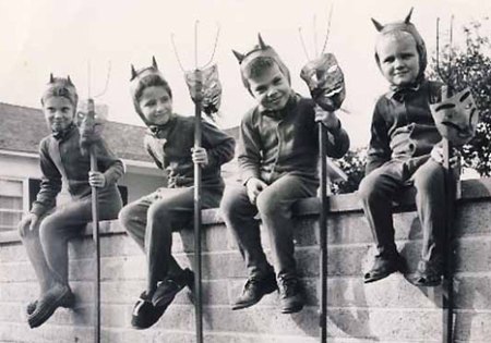 devils-on-a-fence